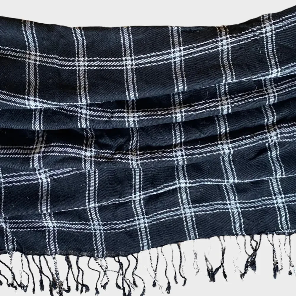 Womens Black White Plaid Scarf with Fringe 86